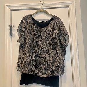 2/$20 or 3/$25 Express Batwing Top Sz LG Snakeskin Print